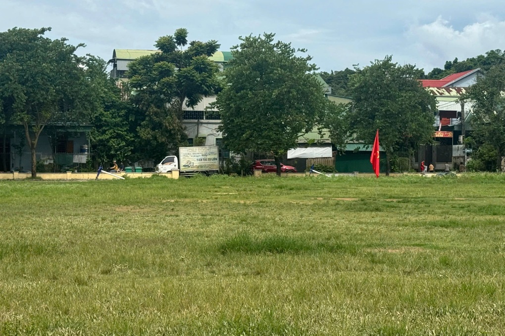 Trực thăng Mi-171 bay cứu trợ khẩn cấp hơn 900 người bị cô lập hoàn toàn - 3 Trực thăng Mi-171 bay cứu trợ khẩn cấp hơn 900 người bị cô lập hoàn toàn - 3