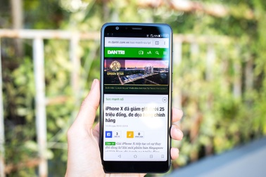 Đập hộp smartphone tràn viền đầu tiên của Asus tại Việt Nam