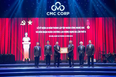 Tập đoàn Công nghệ CMC đón nhận Huân chương Lao động Hạng Ba