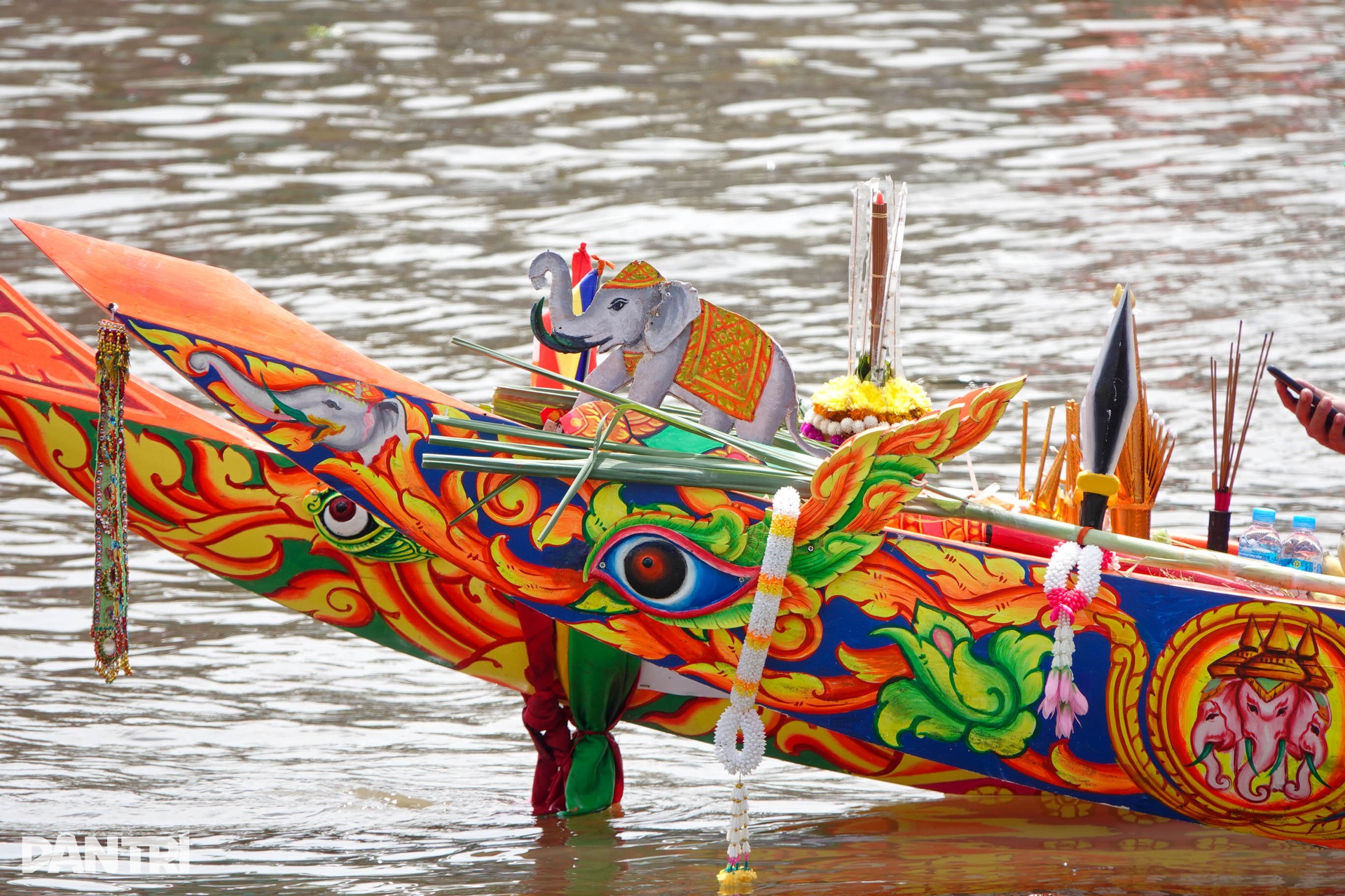 61 đội tranh tài giải Đua ghe Ngo trên sông Cần Thơ - 8