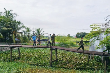 Người đàn ông bốc cháy trước nhà hàng xóm ở Tây Ninh