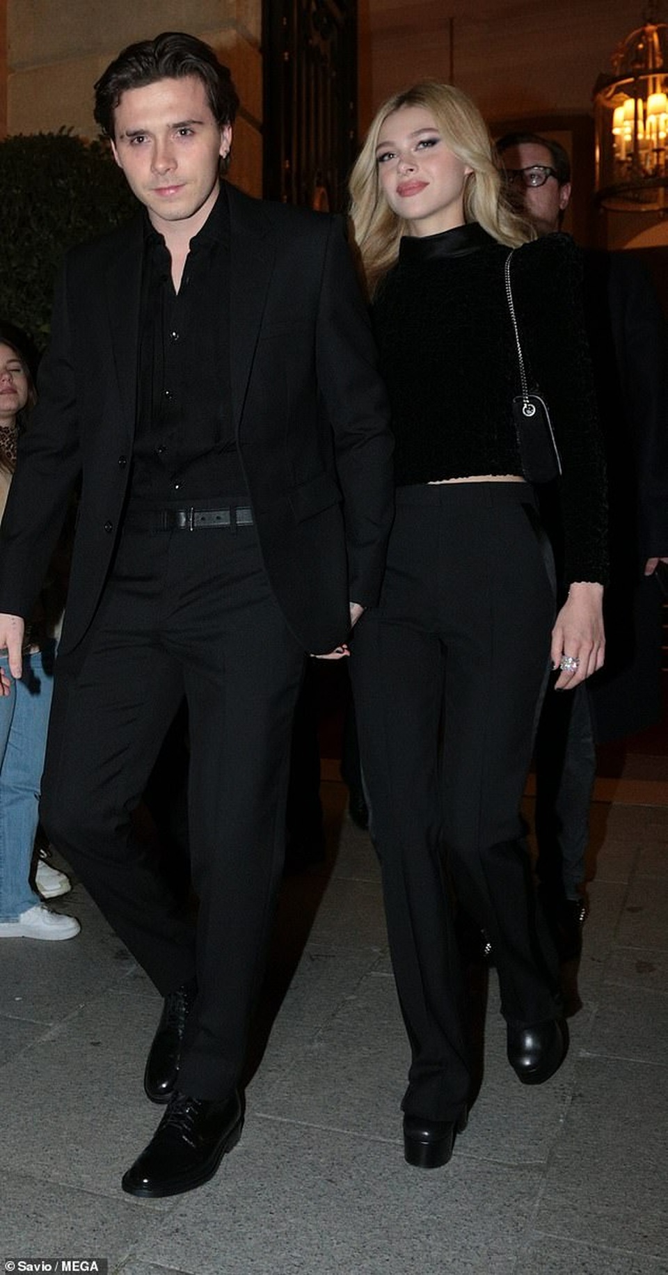 Brooklyn Beckham tình tứ bên bạn gái xinh đẹp - 5 Brooklyn Beckham tình tứ bên bạn gái xinh đẹp - 5