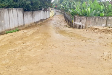 Dự án "xả" bùn tràn lênh láng khắp khu dân cư