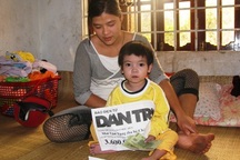 Đầu năm “mang” tấm lòng bạn đọc đến bé Châu Anh