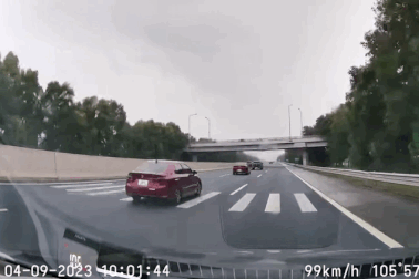 Lái xe chạy chậm ở làn ngoài cùng bên trái đường cao tốc có bị phạt không?