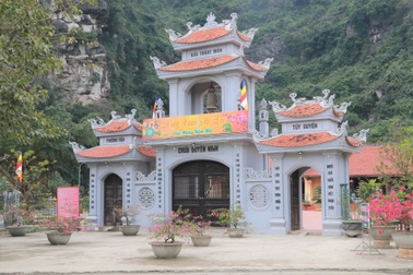 Ngôi chùa cầu duyên cổ nhất Việt Nam vắng bóng khách ngày lễ tình nhân