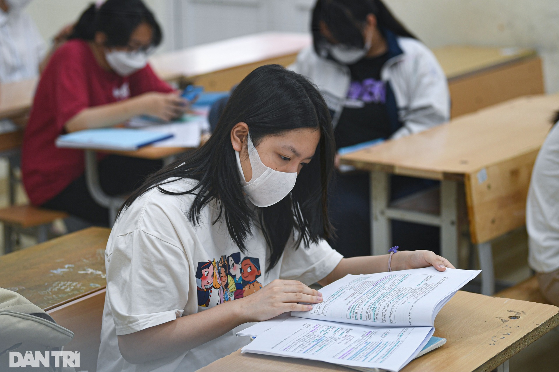 Thí sinh một mình một phòng ở kỳ thi căng thẳng vào lớp 10 trường chuyên HN - 10 Thí sinh một mình một phòng ở kỳ thi căng thẳng vào lớp 10 trường chuyên HN - 10