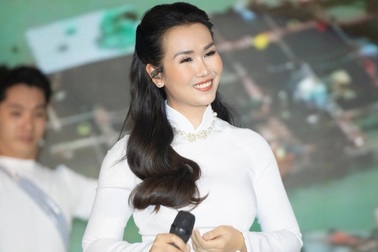 Võ Hạ Trâm, Anh Tú biểu diễn tại "Bản hùng ca Công an nhân dân Việt Nam"