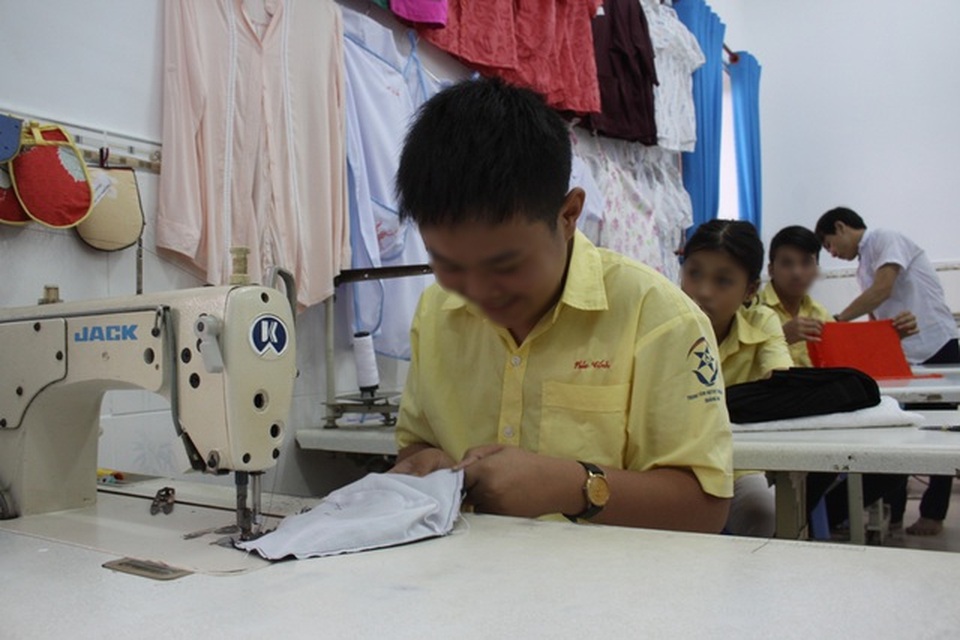 Quảng Ngãi: Hỗ trợ tiền ăn cho trẻ khuyết tật thuộc hộ nghèo và cận nghèo - 1 Quảng Ngãi: Hỗ trợ tiền ăn cho trẻ khuyết tật thuộc hộ nghèo và cận nghèo - 1