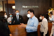 Người vượt biên "chọc thủng" phòng tuyến, dịch Covid-19 nguy cơ bùng phát