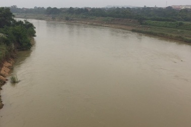 Tìm kiếm nam thanh niên nhảy cầu tự tử