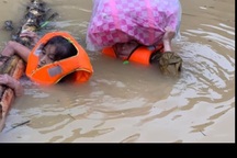 Đại học Thương Mại hỗ trợ mỗi sinh viên miền Trung vùng lũ 10 triệu đồng