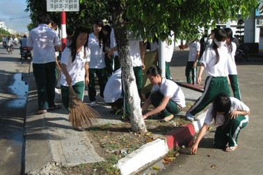 Huy động HS, SV, GV tham gia tổng vệ sinh trường học 