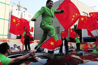 Triệu phú lập dị Trung Quốc muốn mua báo Mỹ: nhà từ thiện ưa "nổ"?