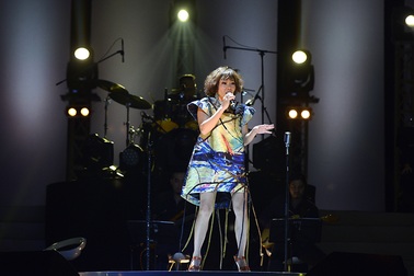 Trần Thu Hà hát "Bóng tối jazz" tại sân khấu Hà Nội