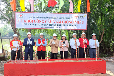 HDBank tiếp tục nối những nhịp cầu yêu thương tại miền sông nước Cửu Long