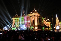 Nhà hát Lớn Hà Nội "biến hình" trong đêm Countdown Giáng sinh