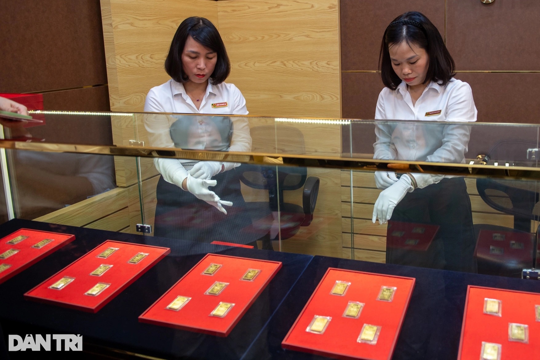 Vàng hết là mỏ kim cương của ngân hàng; hiến kế "đánh thức vàng" trong dân