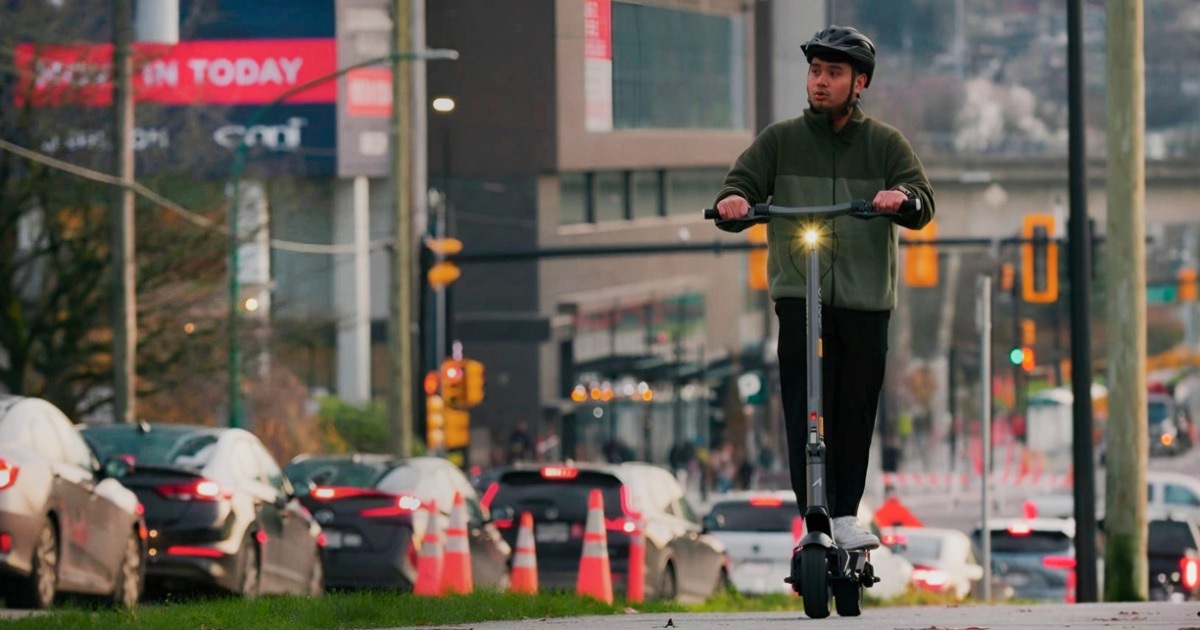 Scooter điện gây nhiều tai nạn, chính quyền thành phố này siết quy định