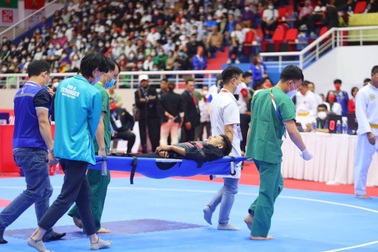 Bị đánh gãy răng, võ sĩ Singapore vẫn giành HCV SEA Games 31