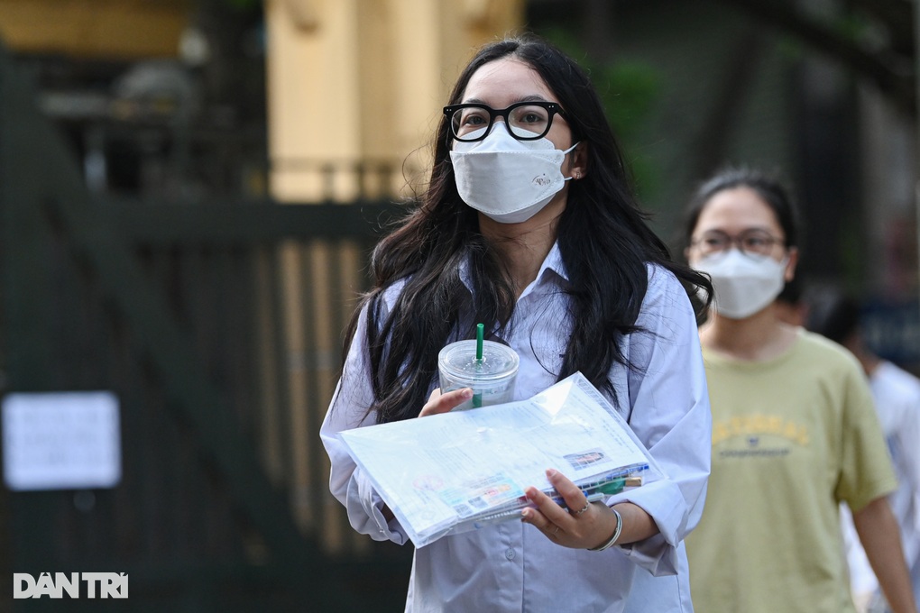 Hơn 1 triệu thí sinh làm thủ tục dự thi tốt nghiệp THPT 2023 - 27 Hơn 1 triệu thí sinh làm thủ tục dự thi tốt nghiệp THPT 2023 - 27