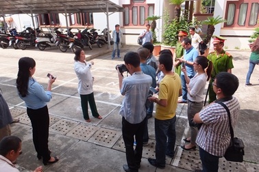 Người phụ nữ gây náo loạn phiên tòa "chai nước có ruồi" nói gì?