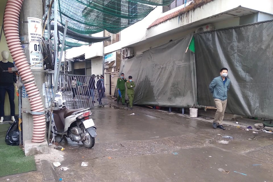 Hơn 90 chiến sĩ khống chế biển lửa gần chợ Ninh Hiệp suốt 4 tiếng đồng hồ - 3 Hơn 90 chiến sĩ khống chế biển lửa gần chợ Ninh Hiệp suốt 4 tiếng đồng hồ - 3