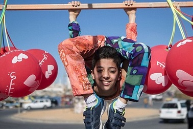 Cậu bé “Người Nhện” với phép thuật uốn dẻo gây kinh ngạc thế giới Ả Rập