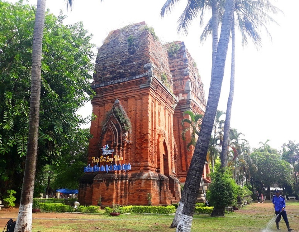 Cụm tháp Chăm ngàn tuổi độc đáo ở Bình Định hút khách check-in - 2
