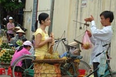 Nạn cân điêu tái diễn ở các chợ