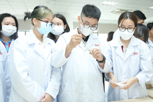 Học sinh, sinh viên trải nghiệm một ngày làm dược sĩ