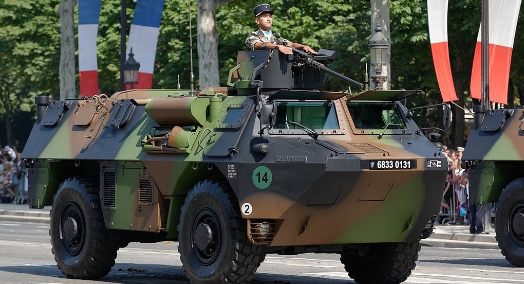 Xe bọc thép được nước ngoài viện trợ ồ ạt chuyển đến Ukraine - 1 Xe bọc thép được nước ngoài viện trợ ồ ạt chuyển đến Ukraine - 1