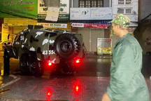 Đà Nẵng điều xe thiết giáp đưa sản phụ vượt bão đi sinh