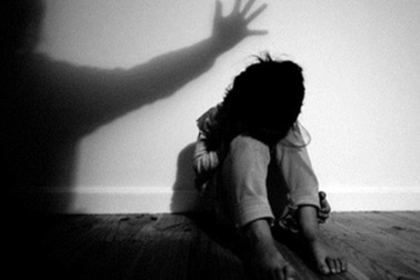 Tạm giữ người đàn ông nghi thực hiện hành vi đồi bại với bé gái 9 tuổi