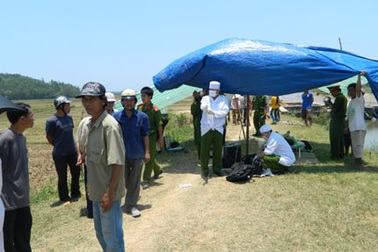 Vợ người đàn ông chết dưới sông có dấu hiệu nghi phạm