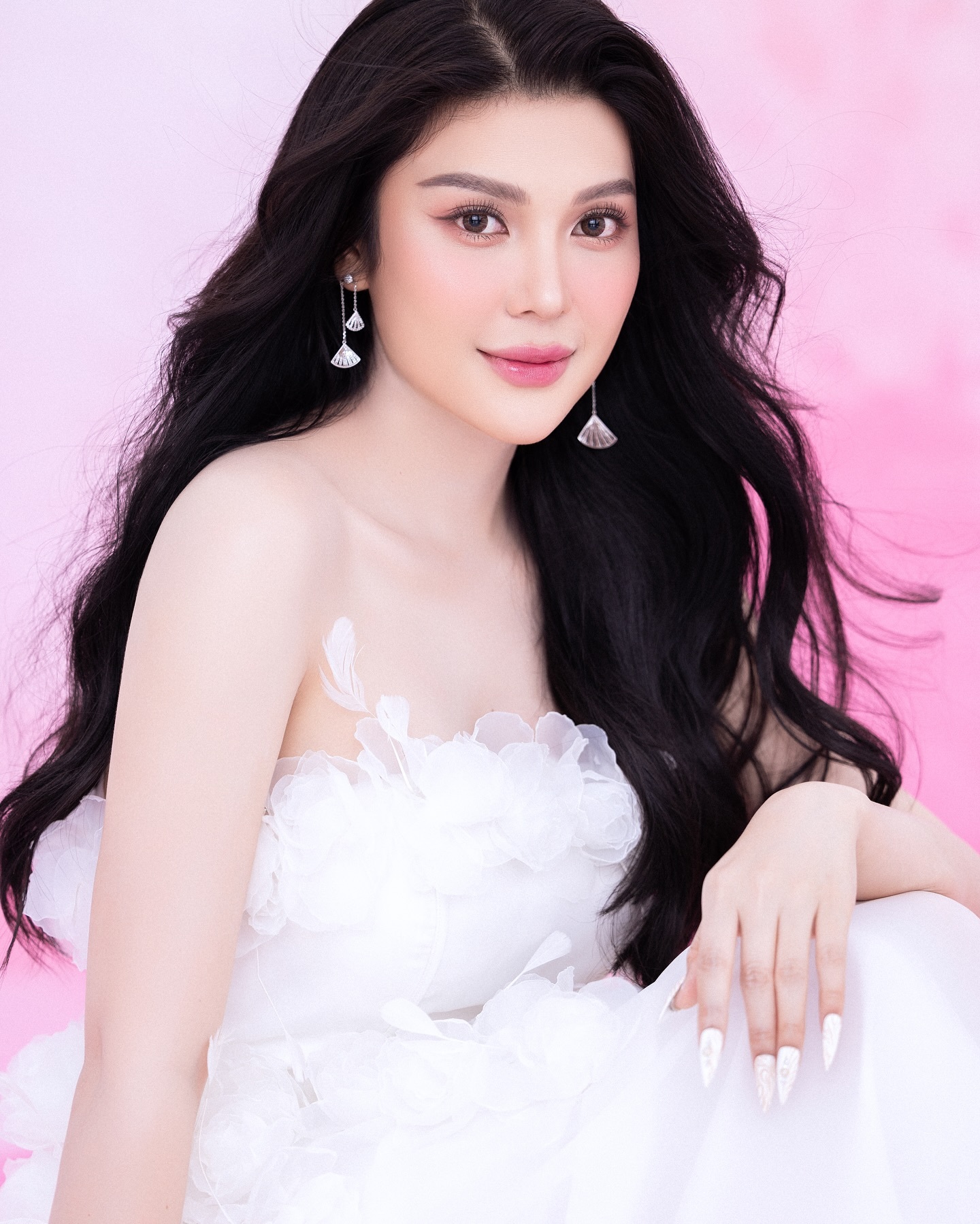Ngọc nữ bolero Lily Chen gây chú ý tại Hoa hậu Hòa bình Việt Nam 2025 - 2