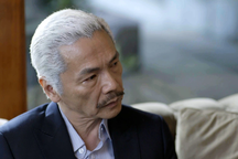 NSND Trung Anh bị con gái tị nạnh, quyết nhuộm tóc để mình "ngầu" hơn