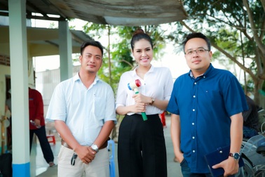 Khả Hân thử thách với vai trò MC