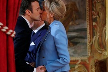 Cư dân mạng so sánh váy của phu nhân Tổng thống Pháp với Melania Trump