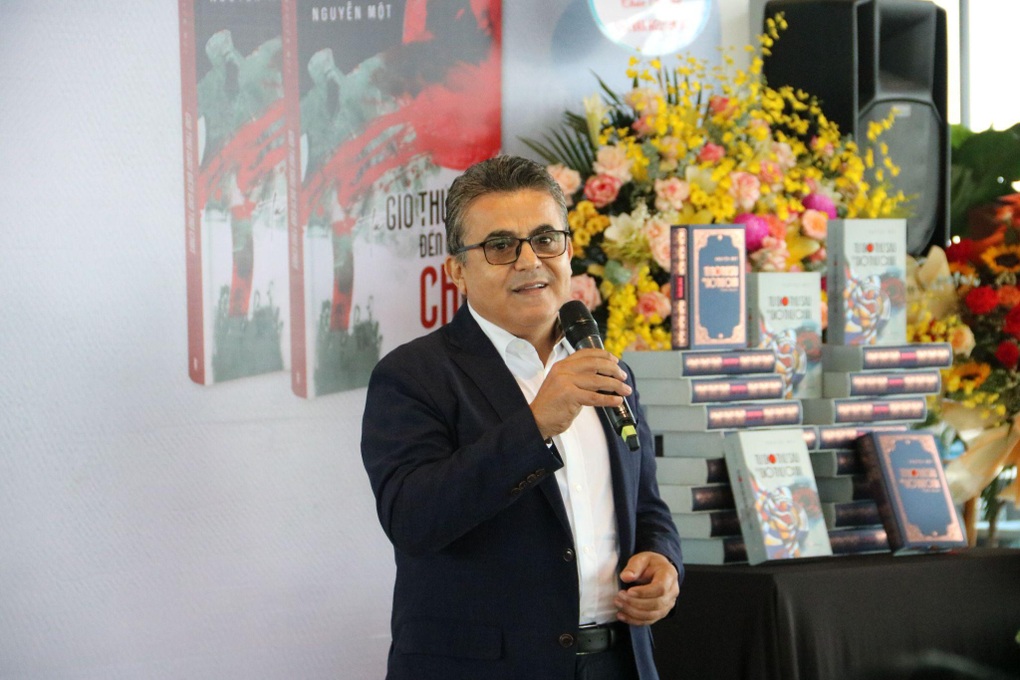 Nhà văn Nguyễn Một ra mắt cuốn tiểu thuyết về chiến tranh - 4