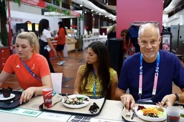 Thực đơn "ăn chay" tại Olympic bị chỉ trích cản trở việc lập kỷ lục của VĐV