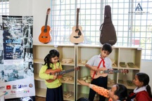 Tặng "phòng âm nhạc" cho trường học