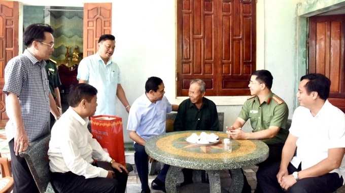 Chủ tịch UBND tỉnh Hà Tĩnh Võ Trọng Hải đã đến thăm, tặng quà thương binh Lưu Đông Đức (SN 1946) ở thôn Hà Phong, xã Kỳ Phong, Kỳ Anh (Hà Tĩnh)