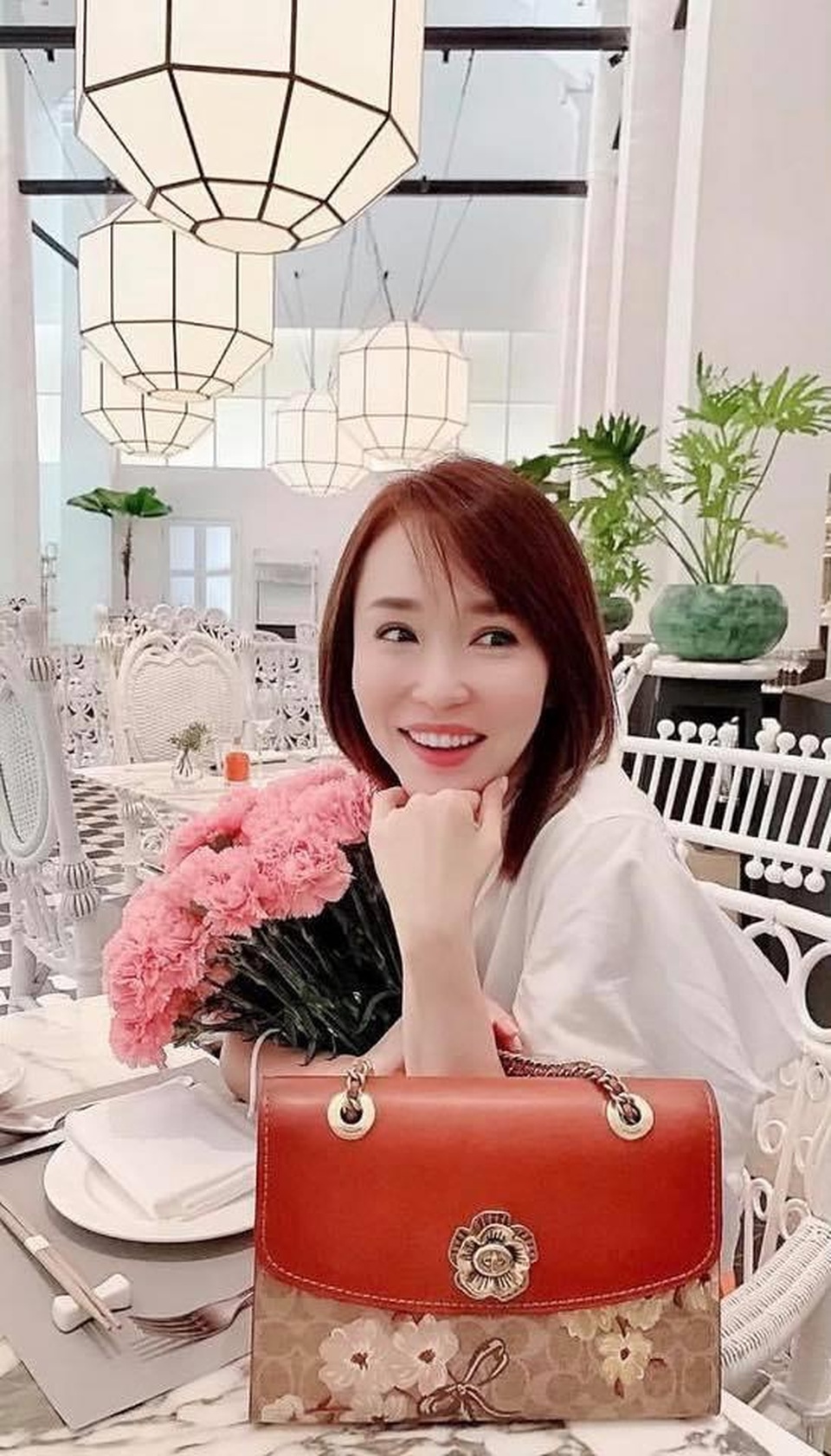 Nhan sắc trái ngược của cặp đôi cùng tuổi Phạm Văn Phương - Lý Minh Thuận - 16 Nhan sắc trái ngược của cặp đôi cùng tuổi Phạm Văn Phương - Lý Minh Thuận - 16