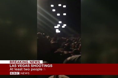 Đám đông cúi rạp người tránh đạn trong vụ xả súng ở Las Vegas