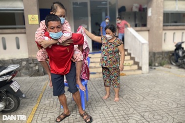 108 ngày chiến đấu với tử thần của bà mẹ "nhí" nhiễm Covid-19