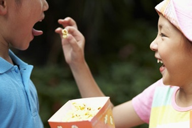 Quà vặt cho trẻ: Lợi và hại