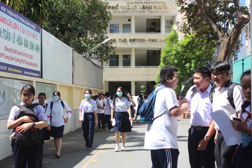 Thí sinh nhận định đề Văn chuyên vào Phổ thông Năng khiếu nhẹ nhàng - 5 Thí sinh nhận định đề Văn chuyên vào Phổ thông Năng khiếu nhẹ nhàng - 5