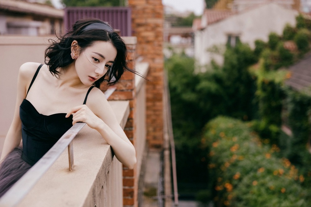 Địch Lệ Nhiệt Ba: Kiêu sa như công chúa nhưng... quá gầy! - 15 Địch Lệ Nhiệt Ba: Kiêu sa như công chúa nhưng... quá gầy! - 15