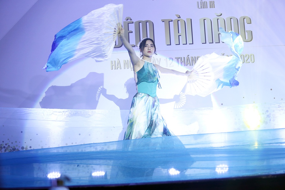 Thí sinh Tài sắc Phương Đông bùng cháy trong đêm tài năng - 9 Thí sinh Tài sắc Phương Đông bùng cháy trong đêm tài năng - 9